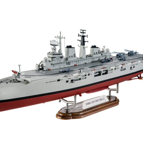 HMS Invincible (Falkland War) REVELL 05172 scala 1:700